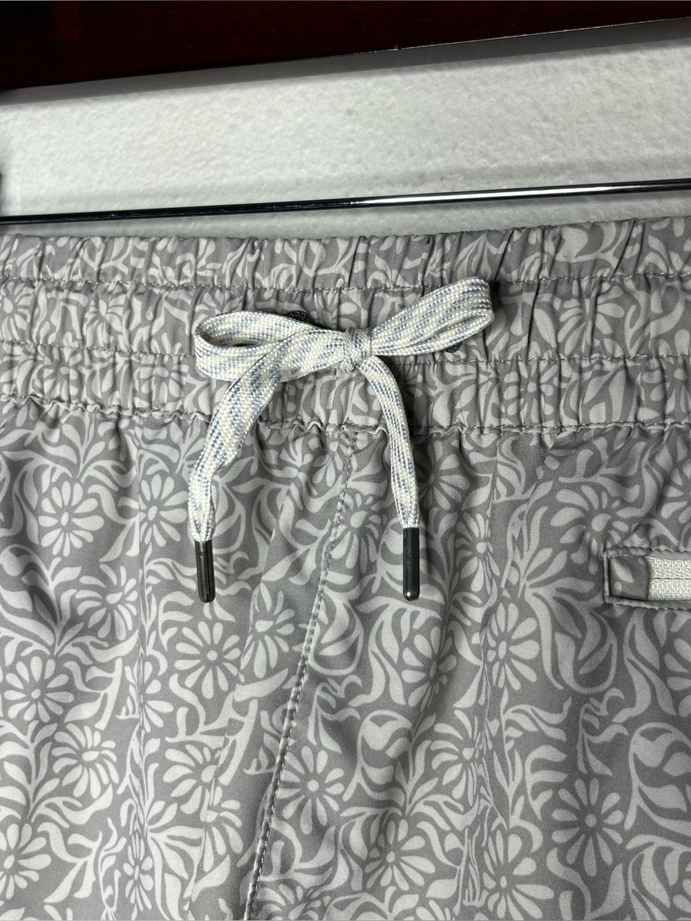 Vuori Grey Pale Wheat Samba Clementine Running Shorts 2.0 Size Medium - Picture 4 of 8